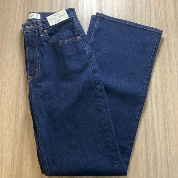 Abercrombie & Fitch Denim - Worn once, Abercrombie & Fitch Dark Blue High-Rise 90s relaxed Jeans size 25